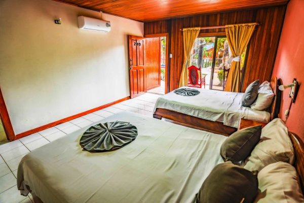 Quadruple Rooms Two Beds - Image 3